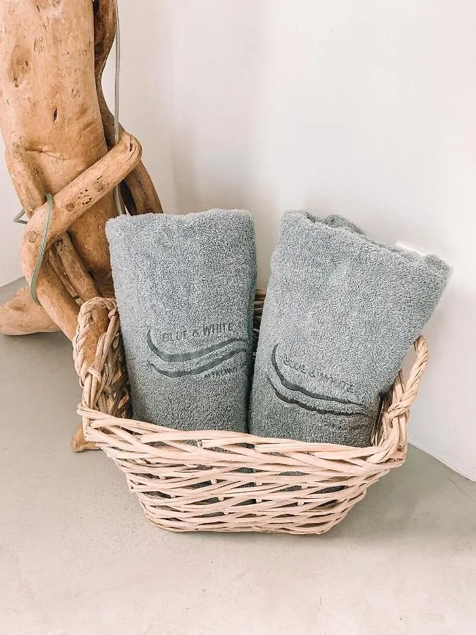 Blue, White And Grey Suites 오르노스 B&B