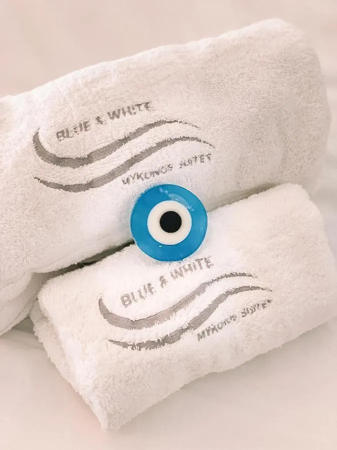 Blue, White And Grey Suites 오르노스 2*,