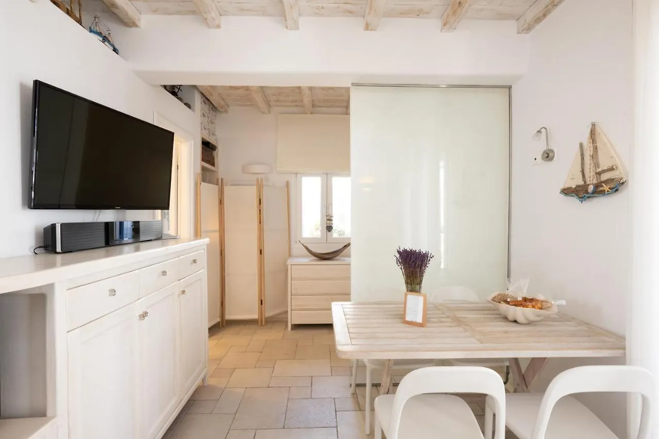 Blue, White And Grey Suites 오르노스 B&B