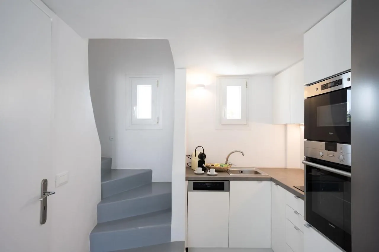 Blue, White And Grey Suites 오르노스 그리스