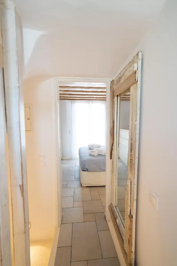 ** B&B Blue, White And Grey Suites 오르노스 그리스