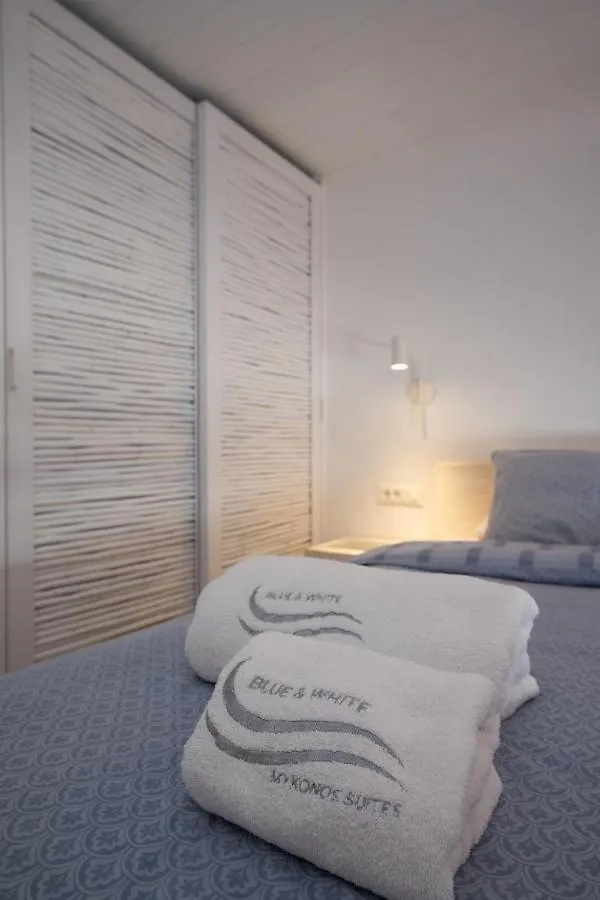 Blue, White And Grey Suites 오르노스 B&B
