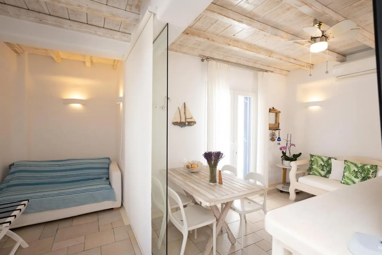 B&B Blue, White And Grey Suites 오르노스