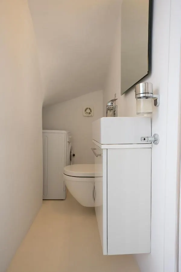 B&B Blue, White And Grey Suites 오르노스