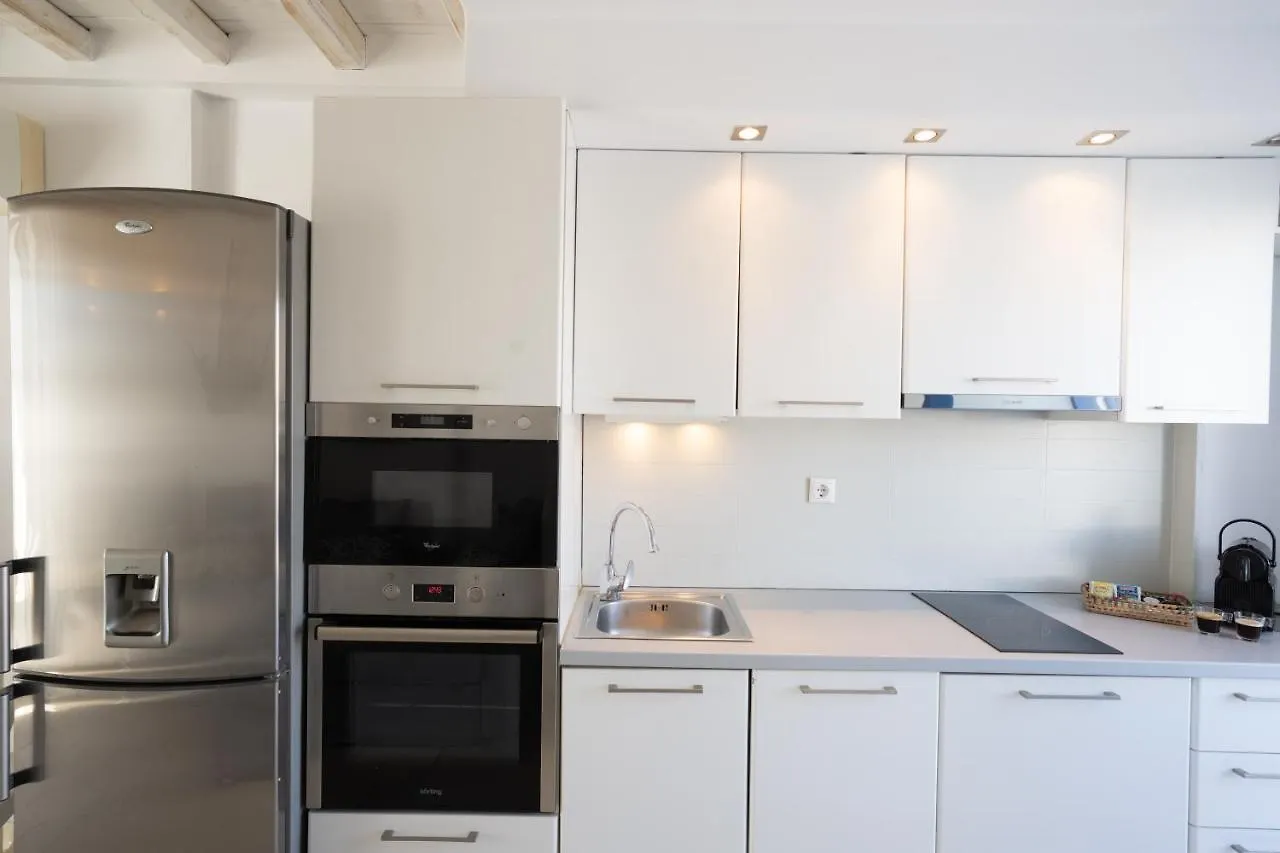B&B Blue, White And Grey Suites 오르노스
