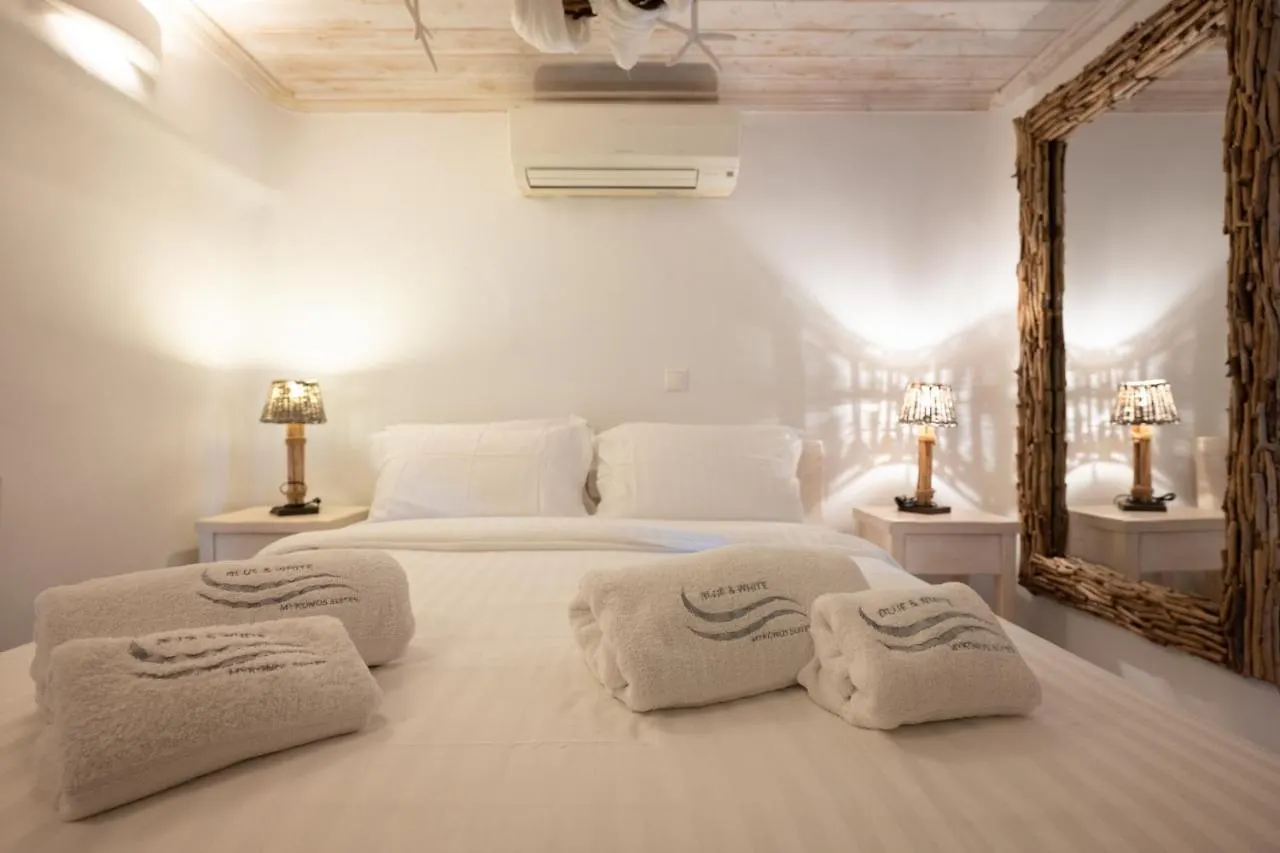 B&B Blue, White And Grey Suites 오르노스