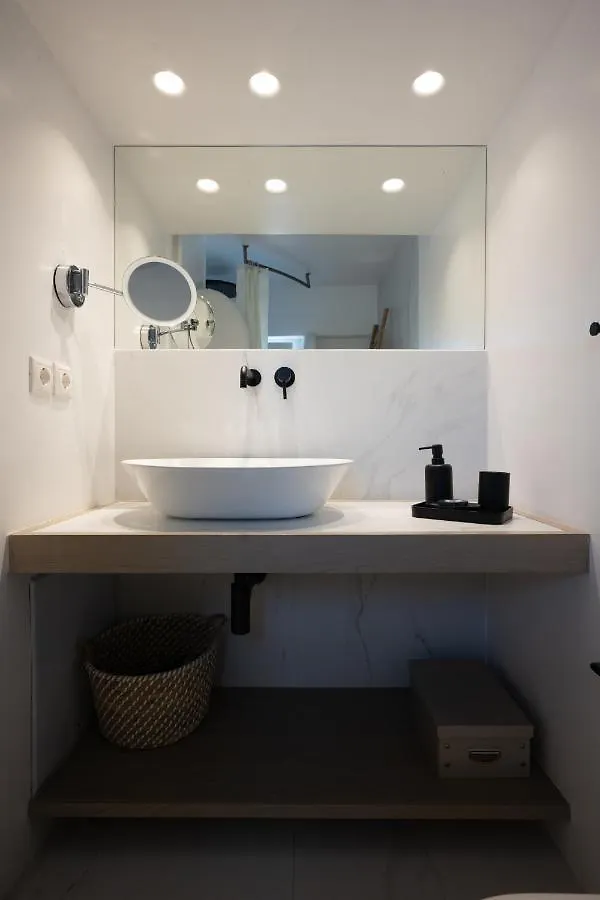 Blue, White And Grey Suites 오르노스 그리스