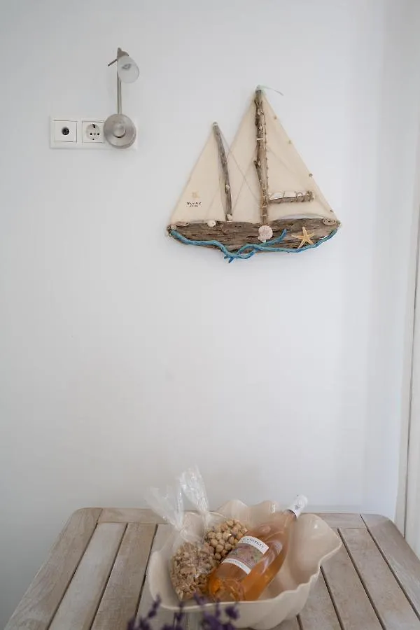 B&B Blue, White And Grey Suites 오르노스