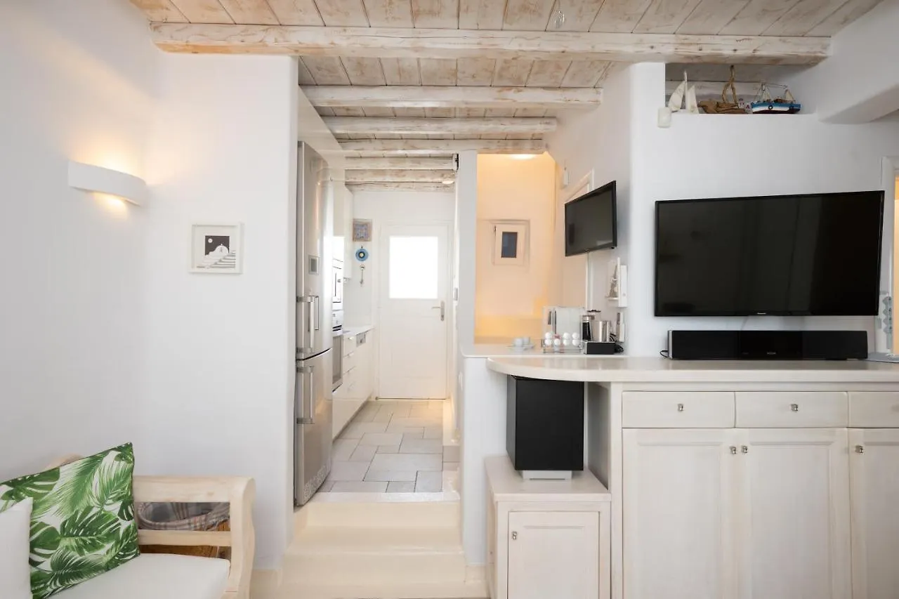 Blue, White And Grey Suites 오르노스 B&B