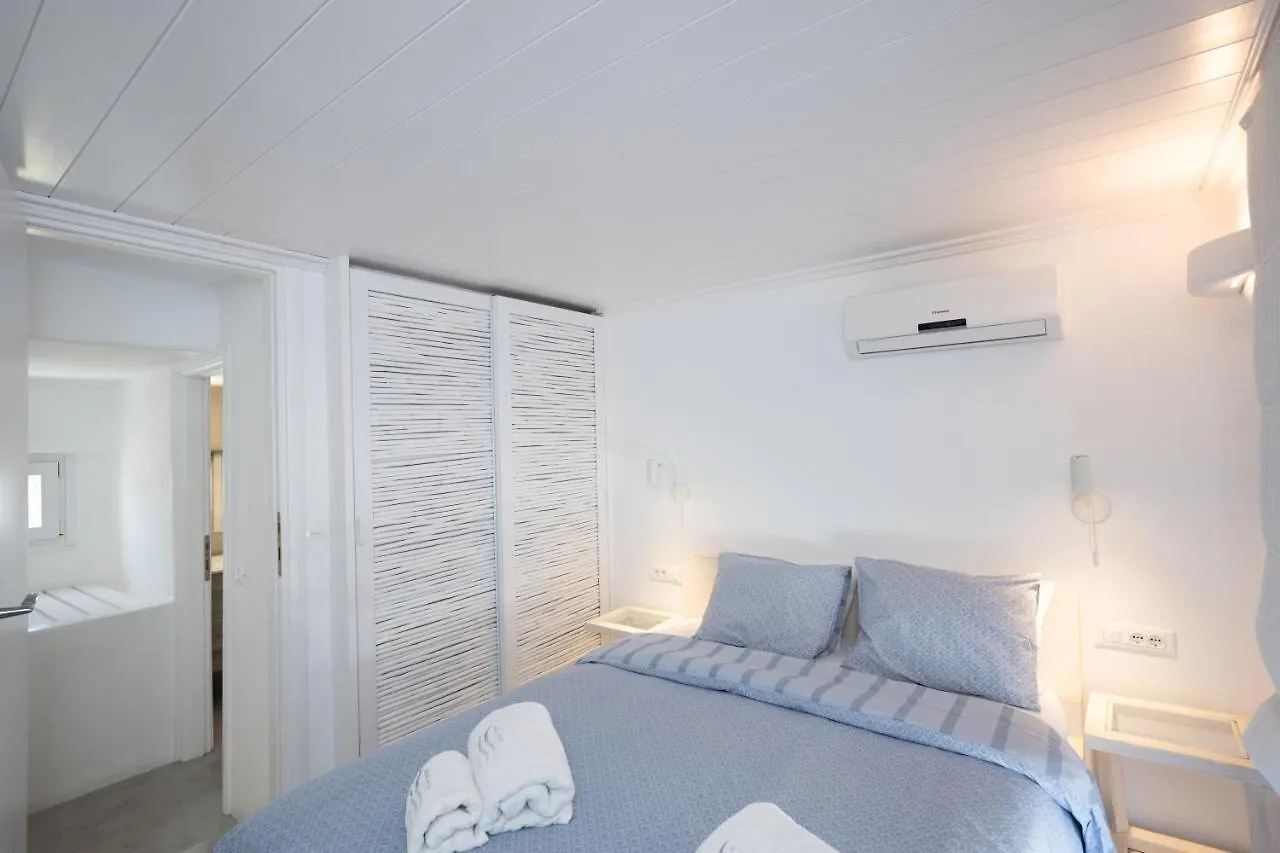 ** B&B Blue, White And Grey Suites 오르노스 그리스
