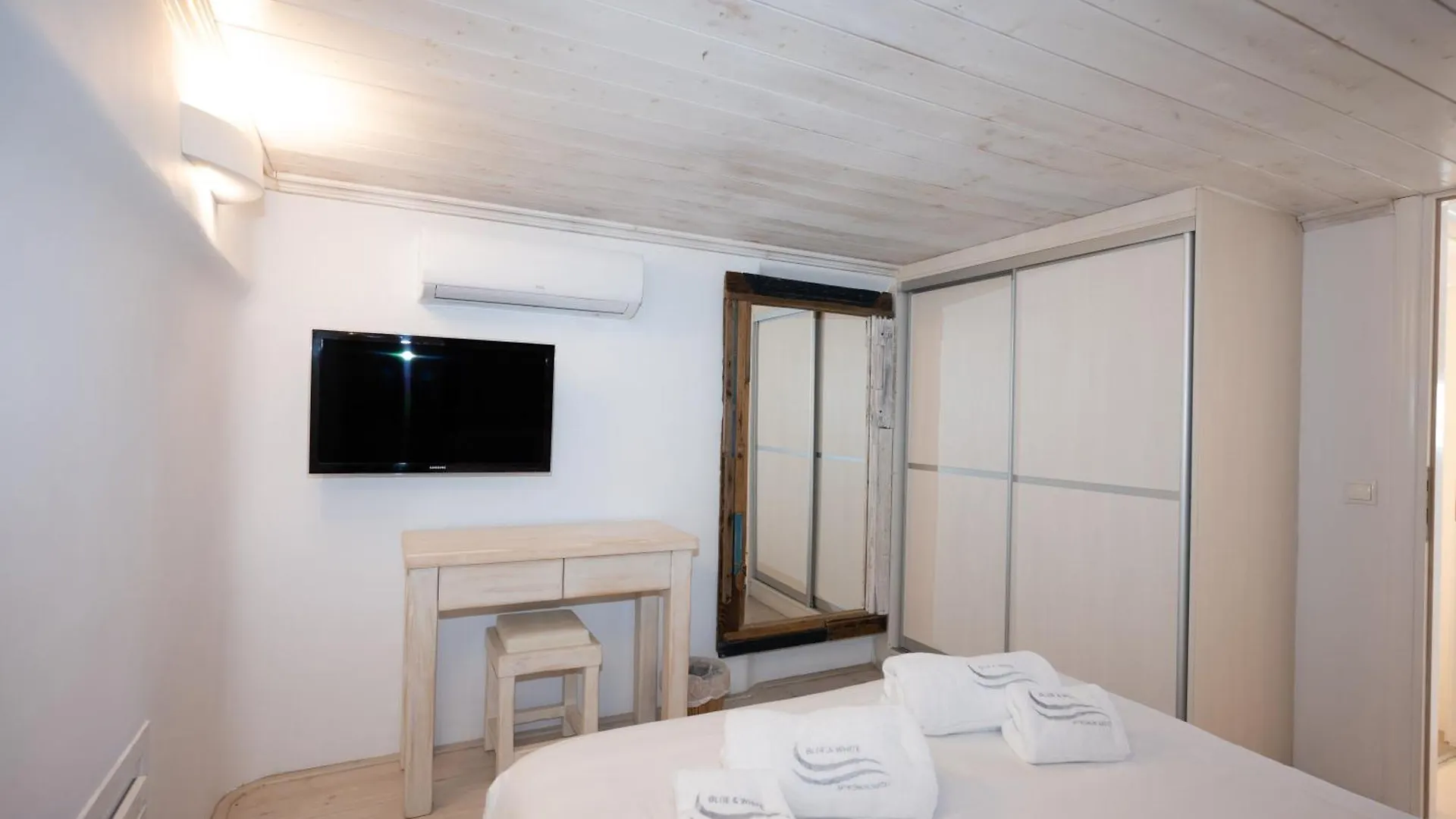Blue, White And Grey Suites 오르노스 2*,  그리스