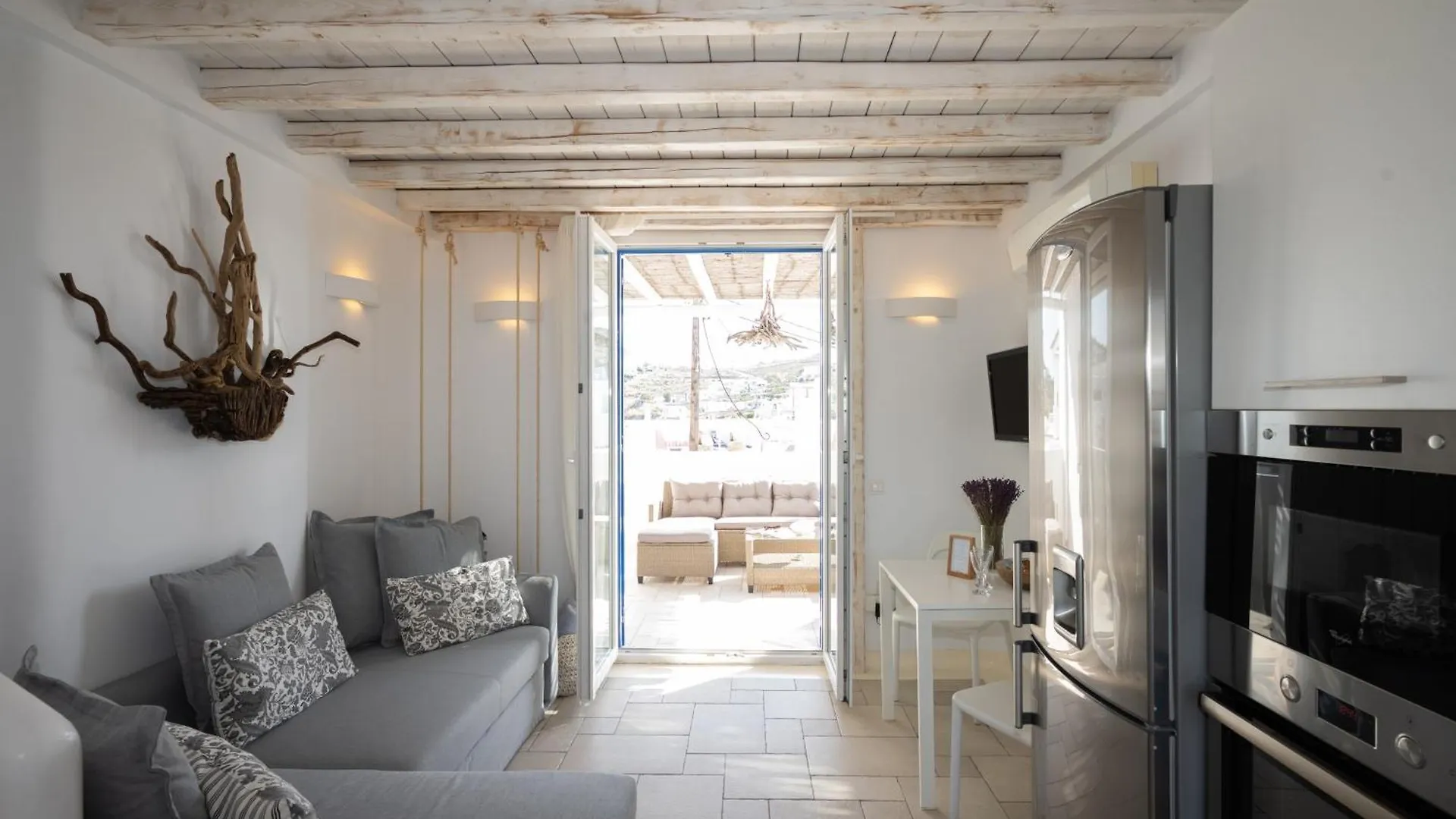Blue, White And Grey Suites 오르노스 2*,  그리스