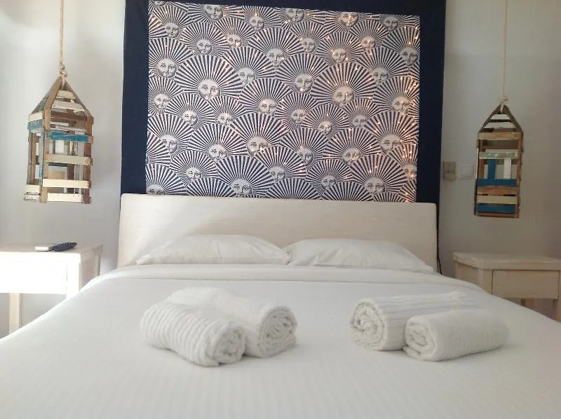 B&B Blue, White And Grey Suites 오르노스