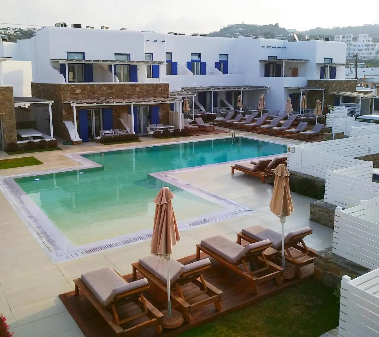 Blue, White And Grey Suites 오르노스
